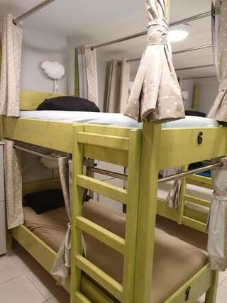 Отели типа «постель и завтрак» KGT House Дублин Кровать в общем номере для мужчин и женщин с 16 кроватями-4